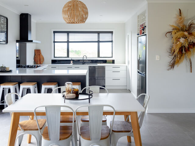 Kitchen Retailer or Joiner: Which is Best?